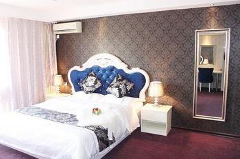 Tangfeng Art Hotel Shenyang North Railway Station Bagian luar foto